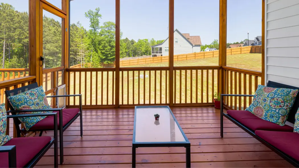 Deska kompozytowa pełna – kiedy warto dopłacić za solidniejsze rozwiązanie?