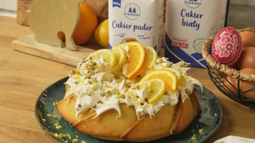 Wielkanocna babka z pomarańczą i cytryną – lekka, puszysta i pełna aromatu. Dasz się skusić?