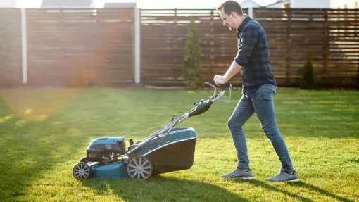 Kiedy pierwszy raz skosić trawę w sezonie 2026? Ten "sygnał" jest kluczowy