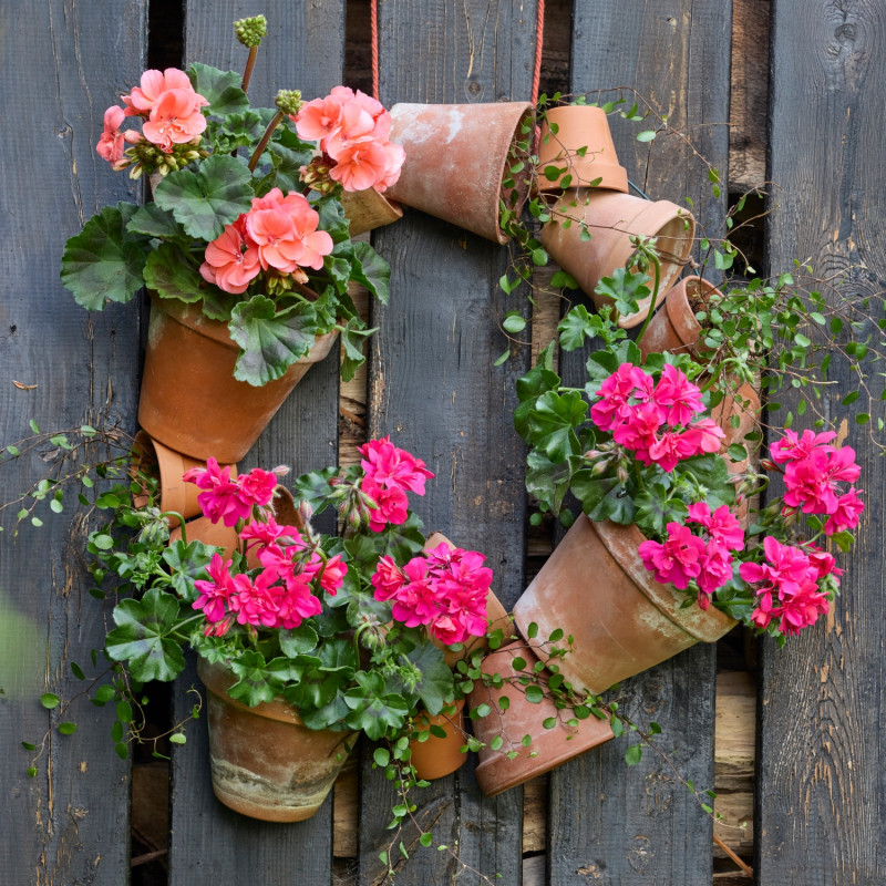 Kaskada z glinianych donic