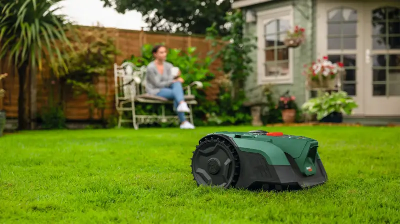 Mały ogród, duża wygoda. Automatyczne koszenie przestaje być luksusem