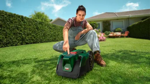 Po prostu włącz i skoś. Tak działa nowa generacja robotów koszących Bosch Visimov18V