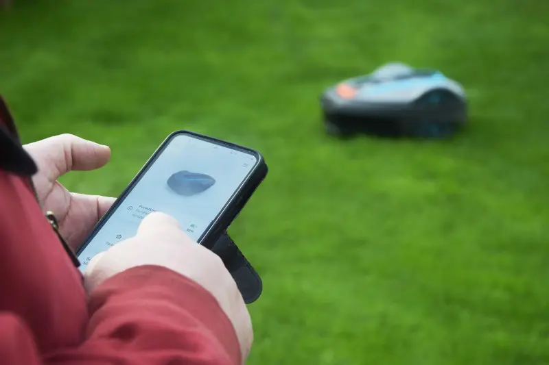 Obsługa robota koszącego za pomocą aplikacji w smartfonie