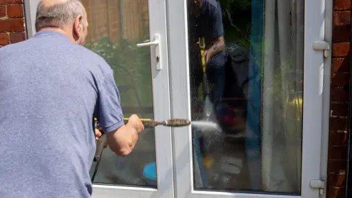 9 rzeczy, których lepiej nigdy NIE myć myjką ciśnieniową