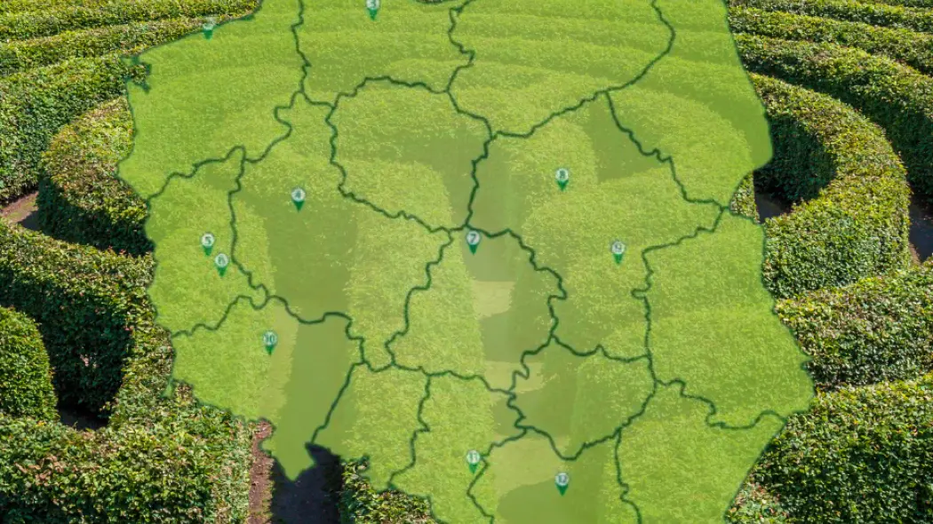 Mapa Polski z 12 ogrodami, gdzie znajdują się zielone labirynty do zwiedzania